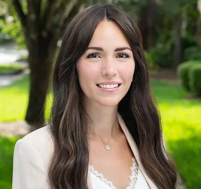 Gabriela Fernandez headshot